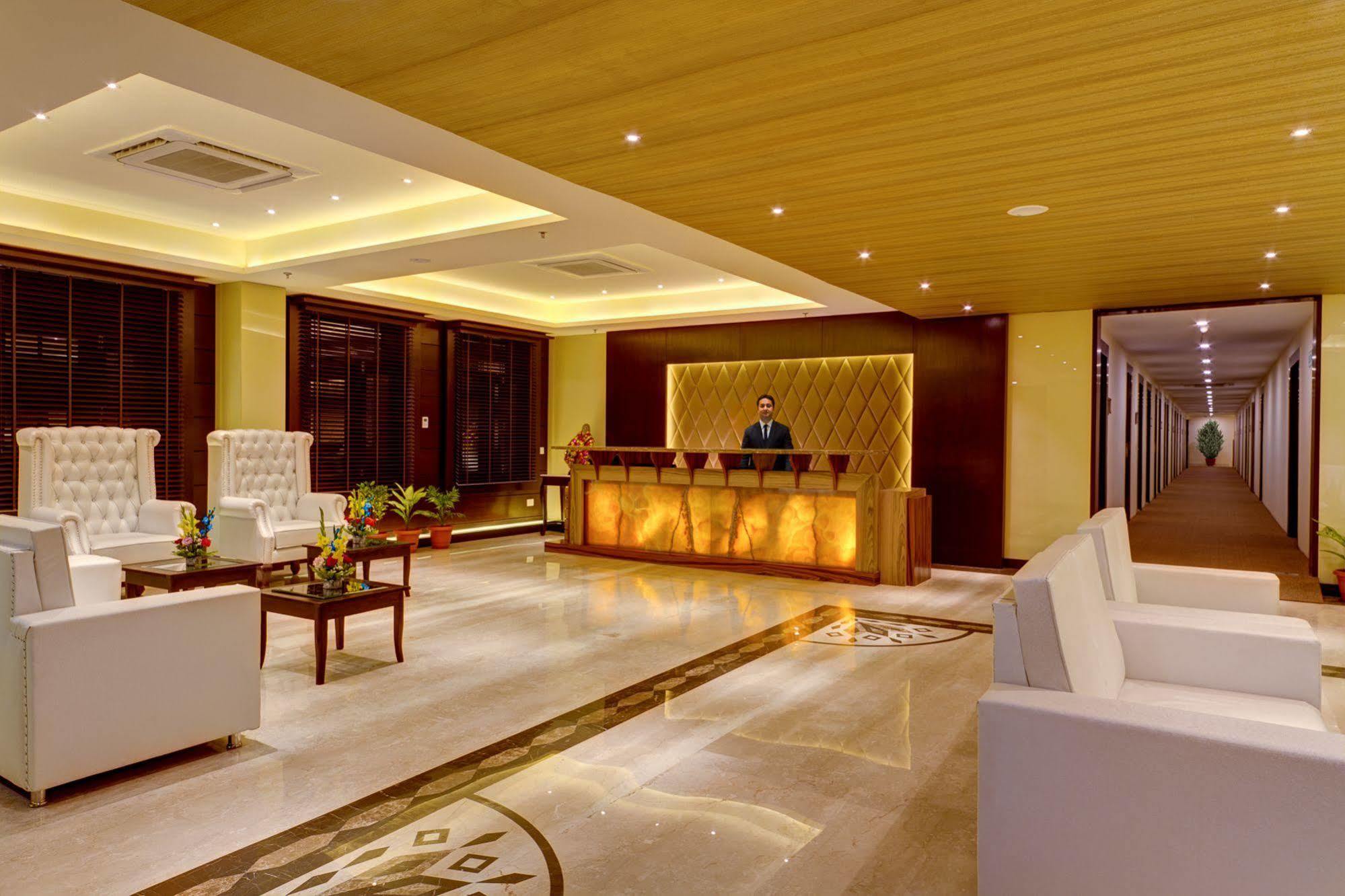 Days Hotel By Wyndham, Jalandhar Bagian luar foto