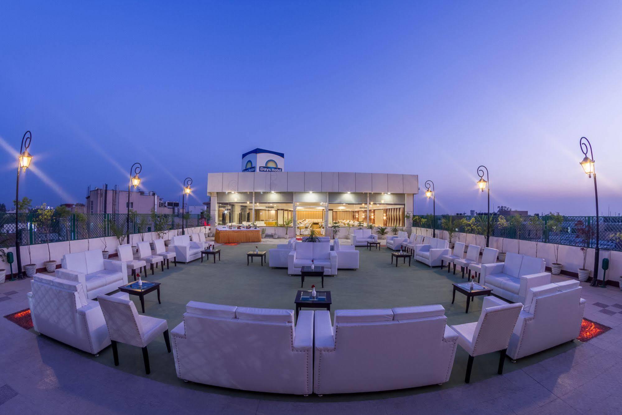 Days Hotel By Wyndham, Jalandhar Bagian luar foto