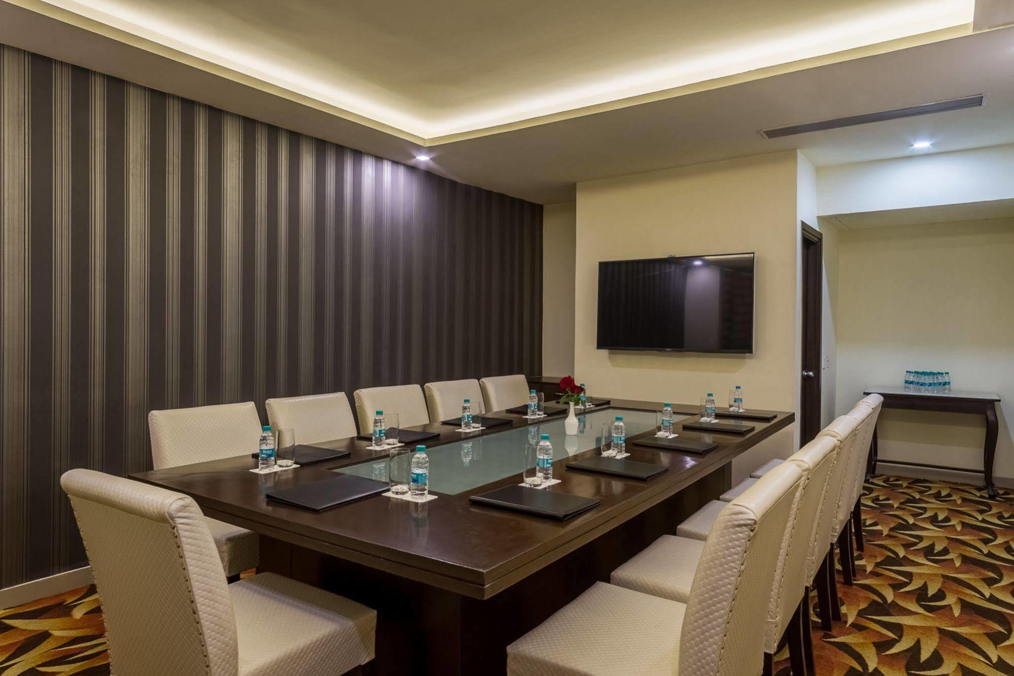 Days Hotel By Wyndham, Jalandhar Bagian luar foto