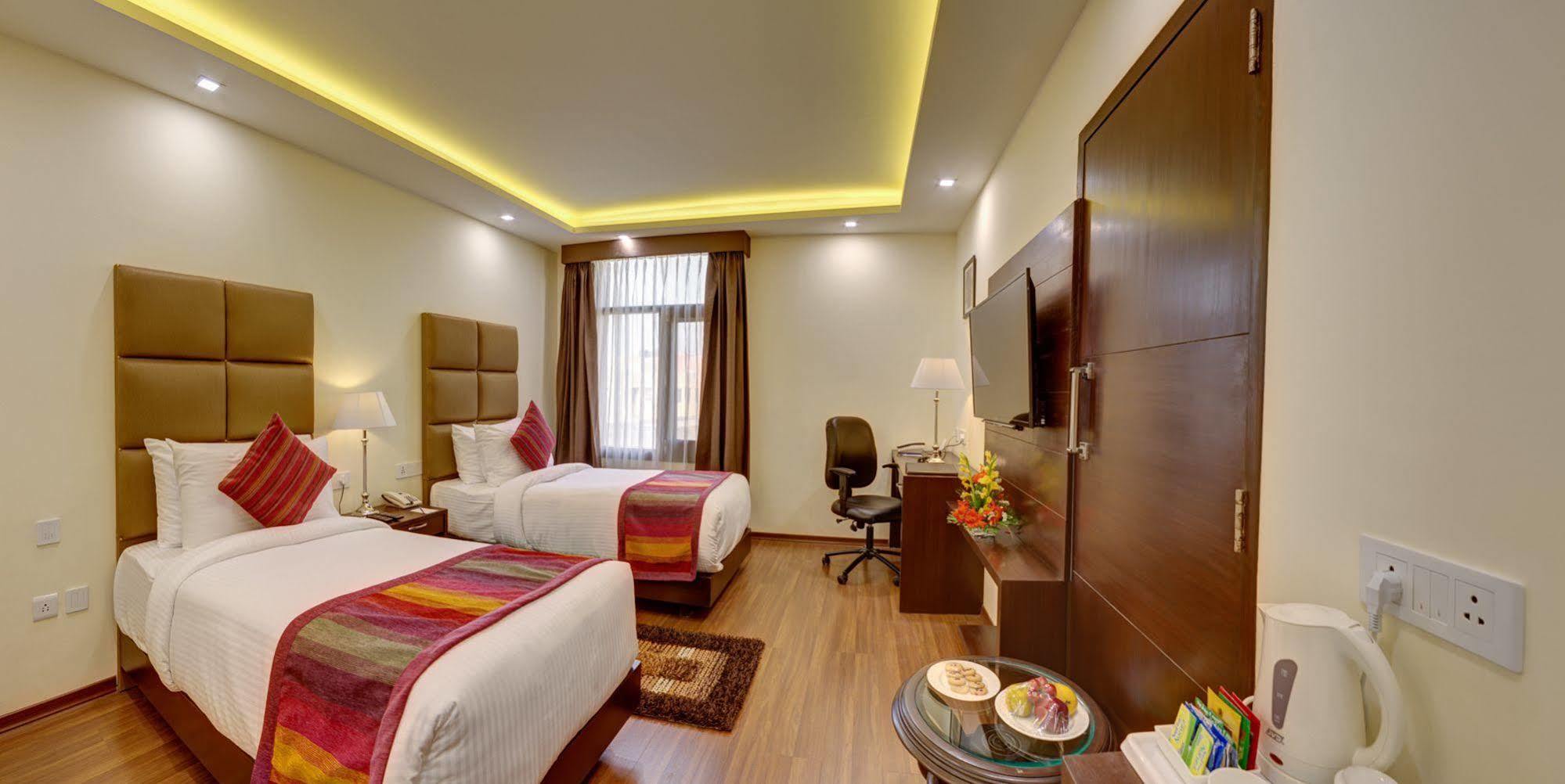 Days Hotel By Wyndham, Jalandhar Bagian luar foto